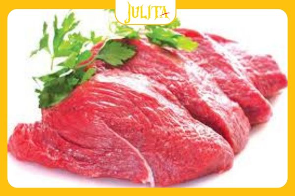 Bấm khuyên tai nên ăn gì? Thịt heo