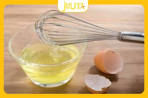 Bấm khuyên tai kiêng gì? TLòng trăng trứng